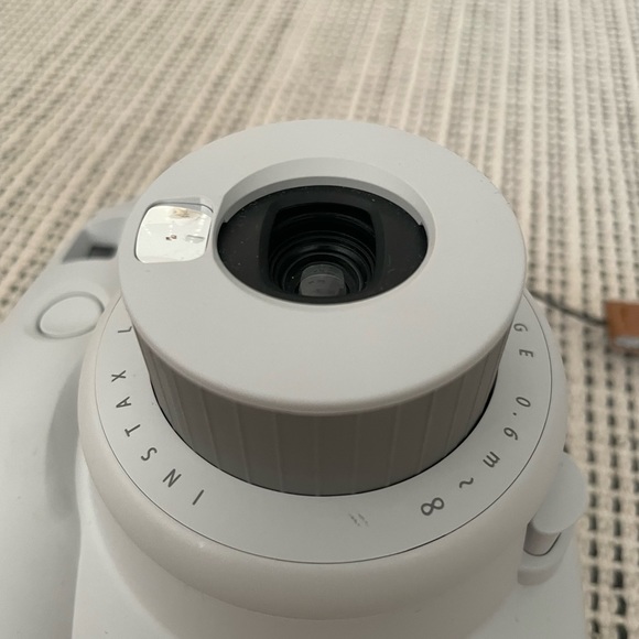 Fujifilm instax instant Camera - Picture 5 of 7